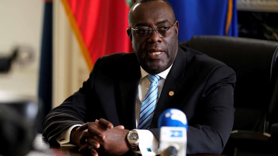 Embajador haitiano en EE.UU. vinculado a venta de pasaportes a fugitivos extranjeros Embajador haitiano en EE.UU. vinculado a venta de pasaportes a fugitivos extranjeros