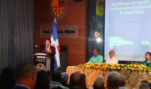 Guillermo Moreno publica dos libros en los que lanza fuertes críticas a los gobiernos del PLD