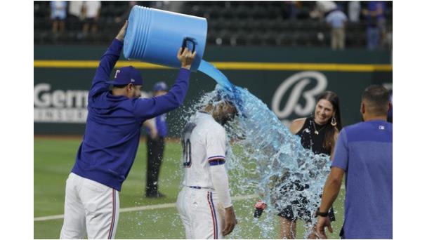 Ezequiel Durán da a los Rangers su cuarta victoria consecutiva