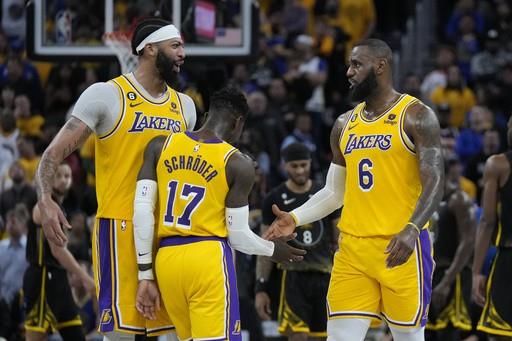 Davis, James y Lakers pegan primero en la serie ante Warriors