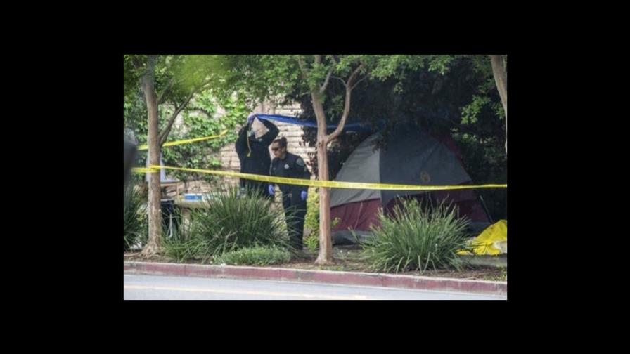 Arrestan a un exalumno de la Universidad de California por tres apuñalamientos