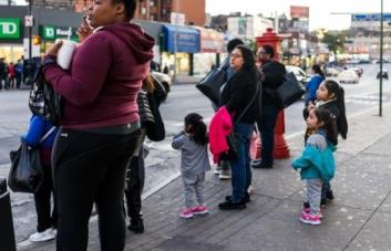 Latinas en Nueva York ganan 58 centavos por cada dólar de hombre blanco