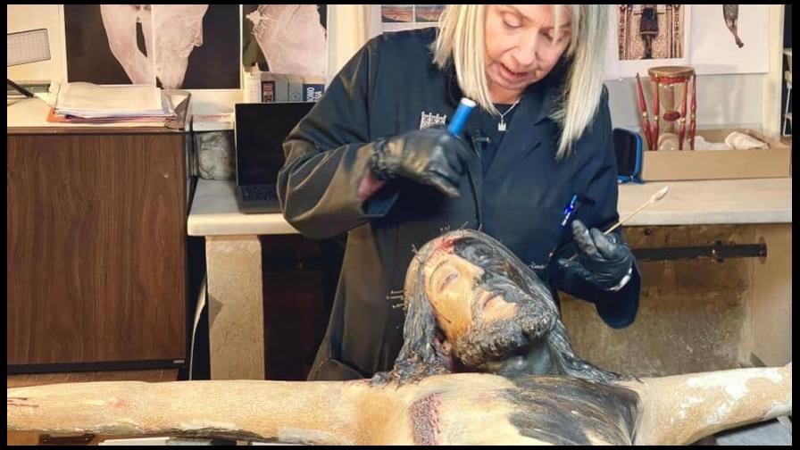 Descubren que el Santo Cristo de Lepanto de Barcelona no era negro Descubren que el Santo Cristo de Lepanto de Barcelona no era negro