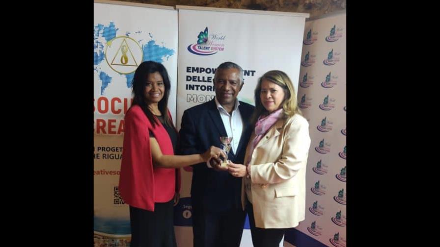 Escritor Juan Colón gana nueva vez en Italia concurso internacional de poesía Escritor Juan Colón gana nueva vez en Italia concurso internacional de poesía