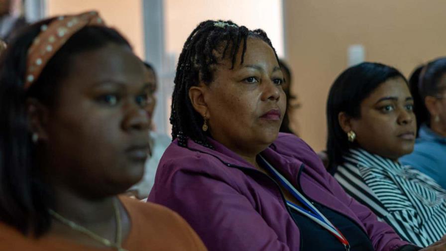 Mujeres conducirán los nuevos camiones de basura de Santo Domingo Este Mujeres conducirán los nuevos camiones de basura de Santo Domingo Este
