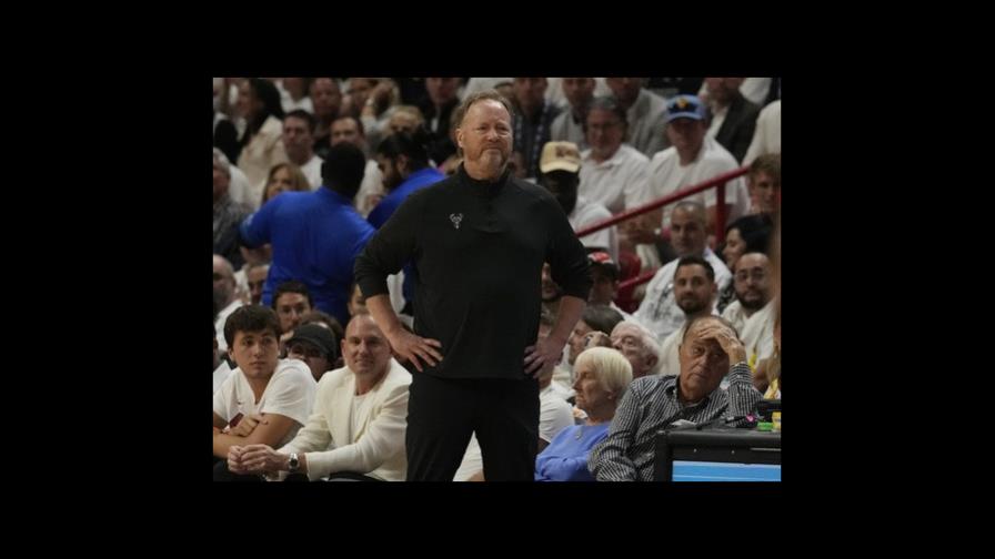 Bucks despiden a Budenholzer tras temprana eliminación