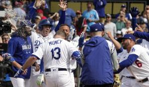 Grand slam de Muncy da victoria a Dodgers ante Filis