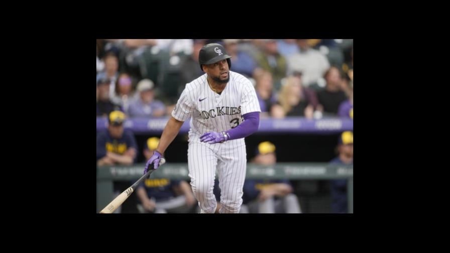 Rockies resurgen anotando 5 en la 8va y barren a Cerveceros