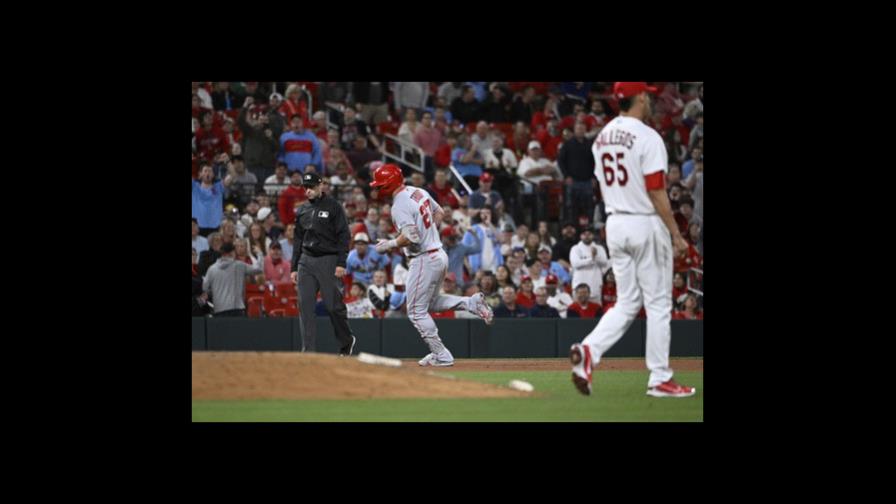 Trout y Lamb batean jonrones en la novena; Angelinos ganan