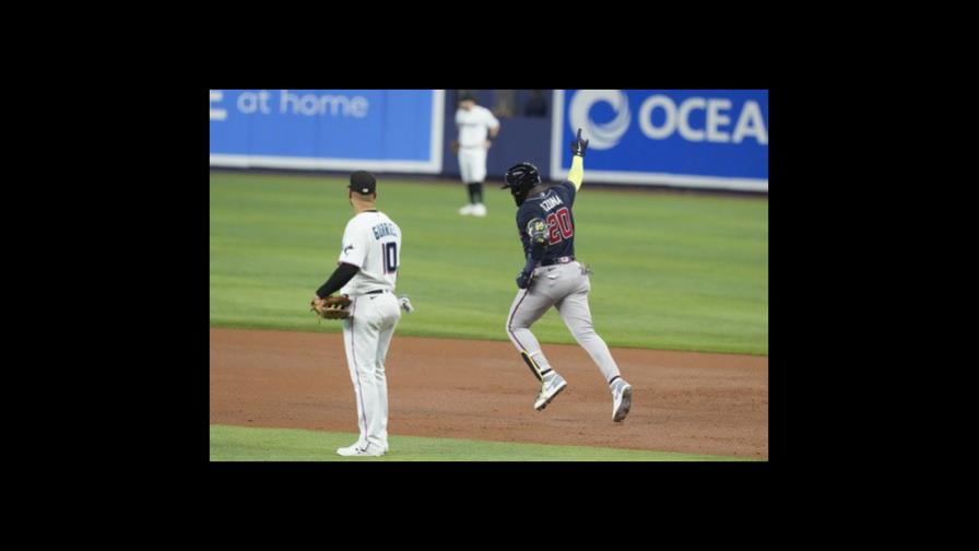 Marcell Ozuna dispara grand slam en noche de seis jonrones de Bravos