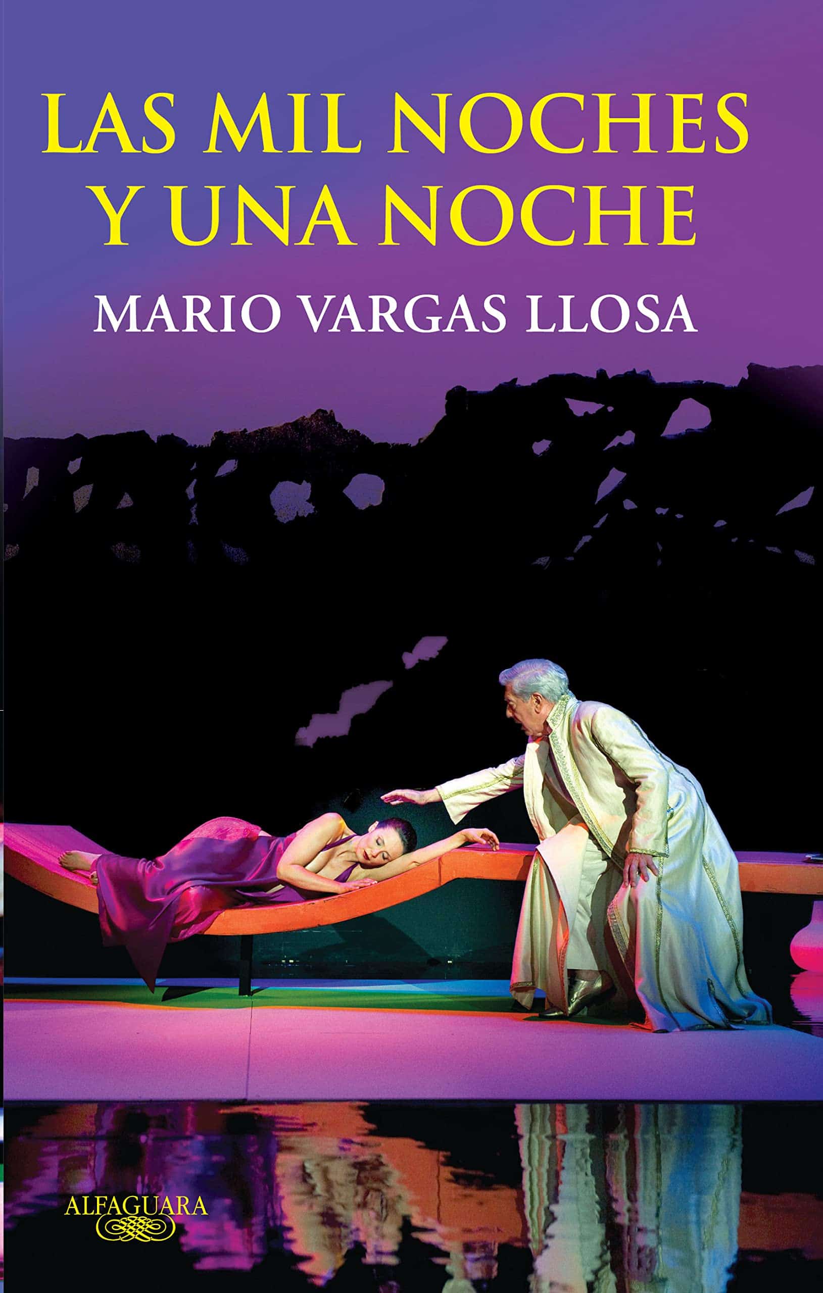 Mario Vargas Llosa, Alfaguara, 2009, 152 págs. Mario Vargas Llosa produjo en 2006 un texto teatral basado en los relatos orientales “Las mil y una noches”, en una adaptación minimalista con solo dos actores: la conocida actriz Aitana Sánchez-Gijón y el propio novelista. Ambos, dirigidos por Joan Ollé, realizaron una gira que cubrió Madrid, Sevilla y Tenerife.  