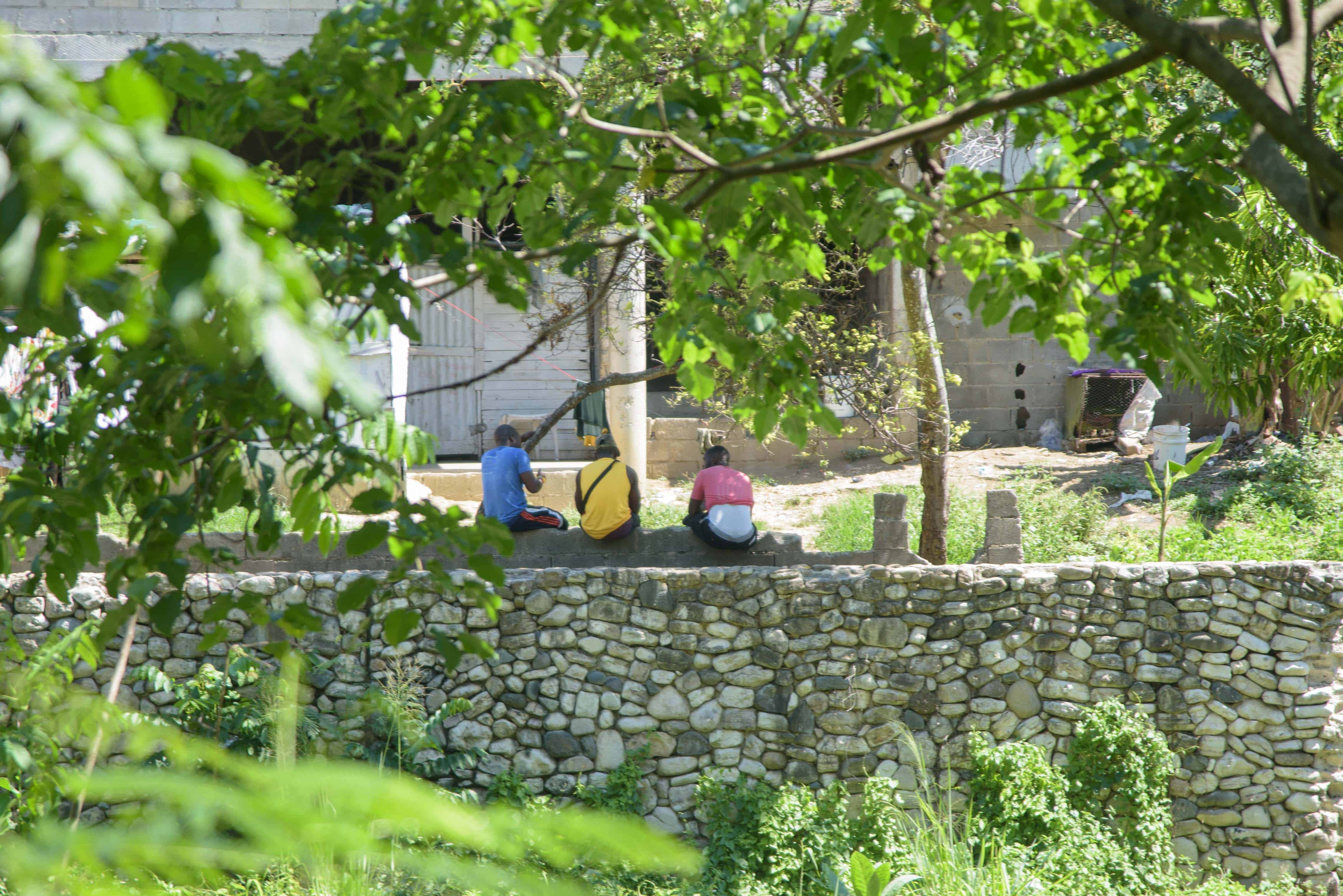 Haitianos viven en casas que estaban deshabitadas 