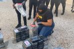 Autoridades ocupan 194 paquetes de droga y persiguen a varios individuos en Barahona Autoridades ocupan 194 paquetes de droga y persiguen a varios individuos en Barahona