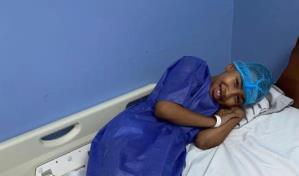 Familiares desconsolados ante muerte de un niño de siete años durante una cirugía de adenoides