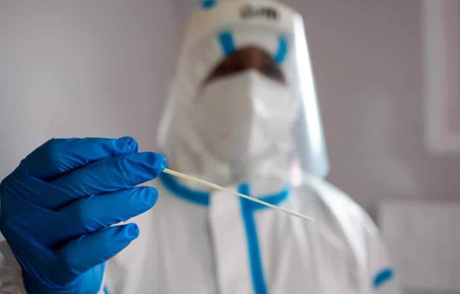 OMS levanta alerta máxima por pandemia de COVID-19 que dejó al menos 20 millones de muertos