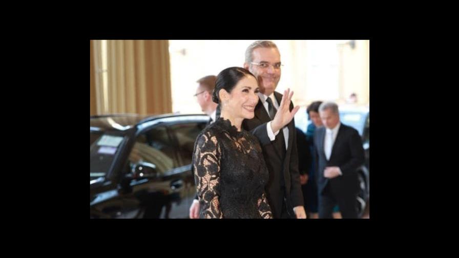 Así llegaron el presidente Abinader y la primera dama a la recepción de la coronación de Carlos III