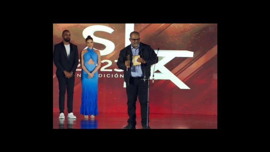 William Liriano obtiene “Mejor Canción” en Premios La Silla 2023