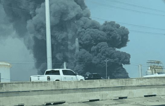 Se registra una explosión en una planta de Pemex en Texas