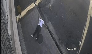 Mujer denuncia que hombre la golpeó y la amenaza de muerte por no permitirle robo en farmacia