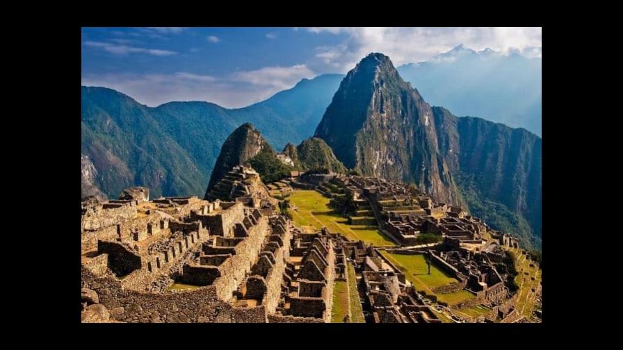 Expulsan a dos turistas europeos por tomarse fotos desnudas en Machu Picchu Expulsan a dos turistas europeos por tomarse fotos desnudas en Machu Picchu