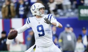 Colts liberan a Foles para abrir sitio en plantel y ahorrar