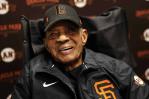 Me quedo con Willie Mays para jugar en el jardín central Me quedo con Willie Mays para jugar en el jardín central