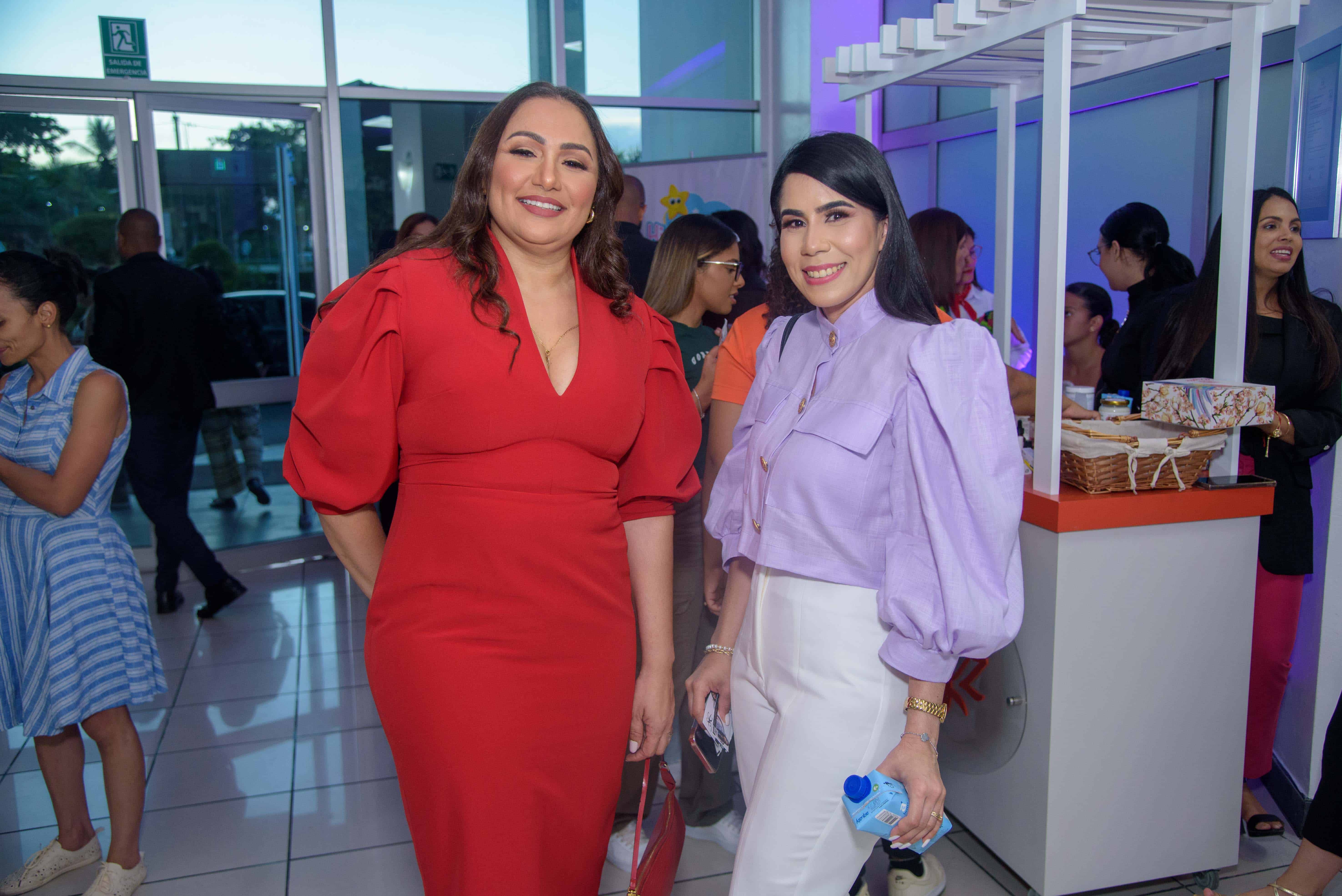 Karina Pimentel y Mabel Quesada.