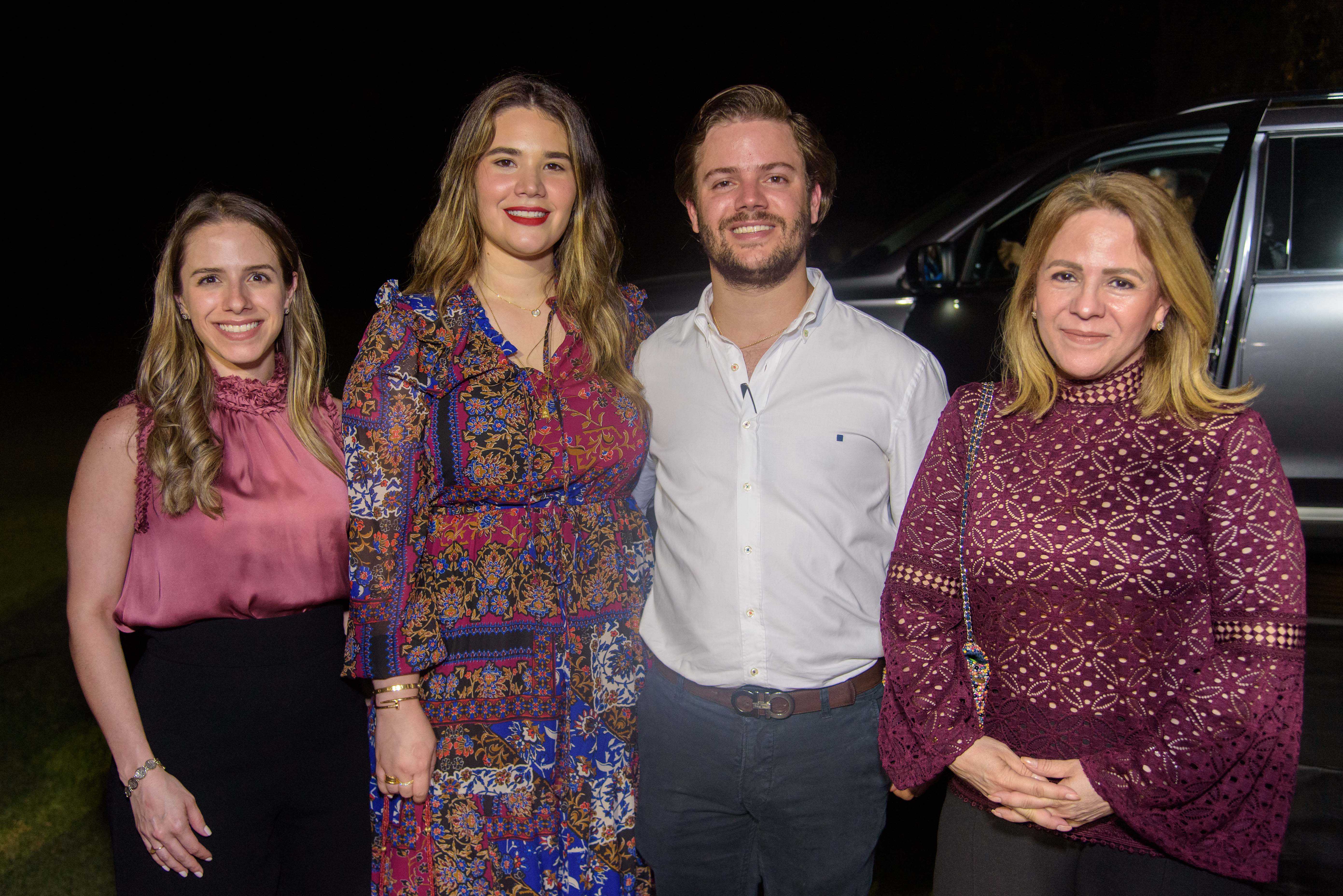 María Fernanda Camino, Pili Paonessa, Eduardo Camino y Wanda  Morales de Camino. 