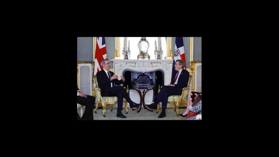 Presidente Abinader se reúne con ministro para las Américas y el Caribe