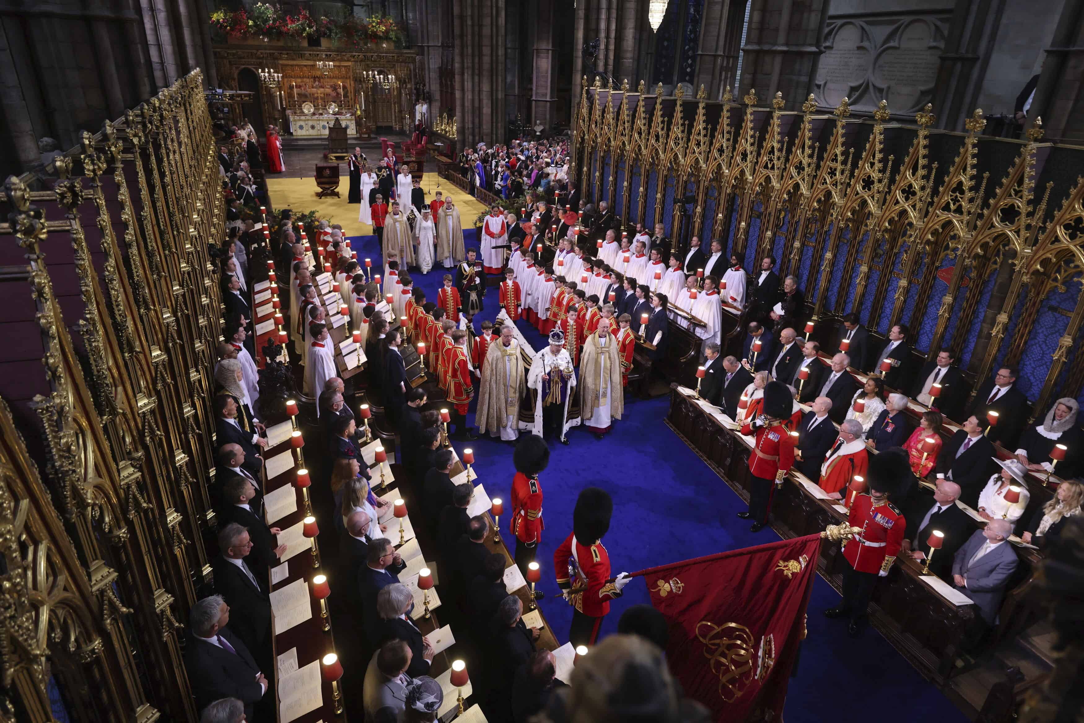 El rey Carlos III durante su coronación en la Abadía de Westminster, en Londres, el sábado 6 de mayo de 2023.
