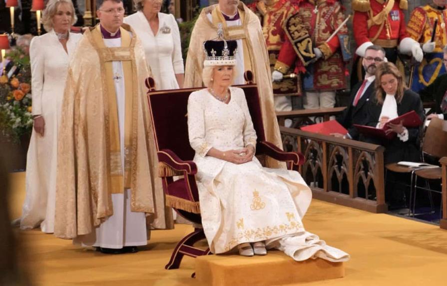 Coronación Carlos III: los detalles del elegante vestido que llevó Camila
