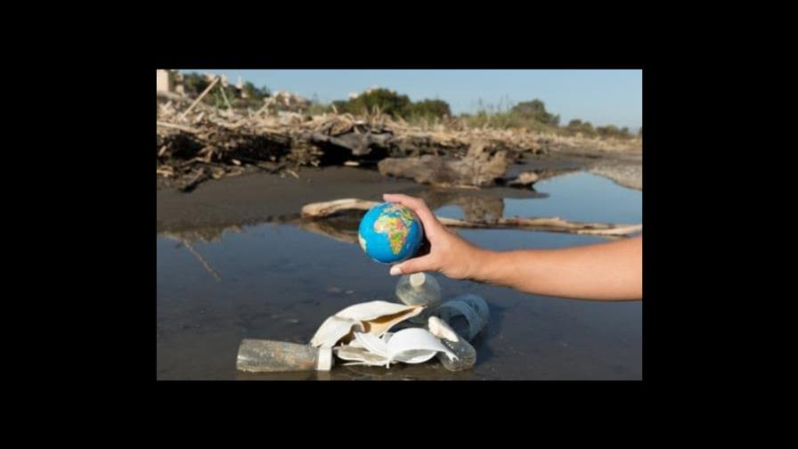 Los efectos de la contaminación del agua en el medio ambiente y la salud humana Los efectos de la contaminación del agua en el medio ambiente y la salud humana