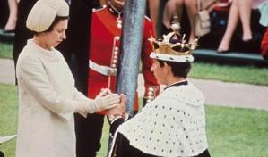 Hace 53 años la reina Isabel II coronó a Carlos como Príncipe de Gales