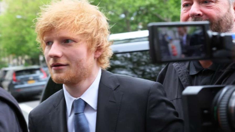 Tras ganar juicio, Ed Sheeran canta a la multitud subido sobre un vehículo en Nueva York