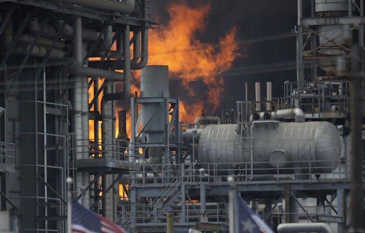 Cinco hospitalizados por incendio en planta de Shell en Texas