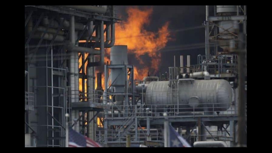 Cinco hospitalizados por incendio en planta de Shell en Texas