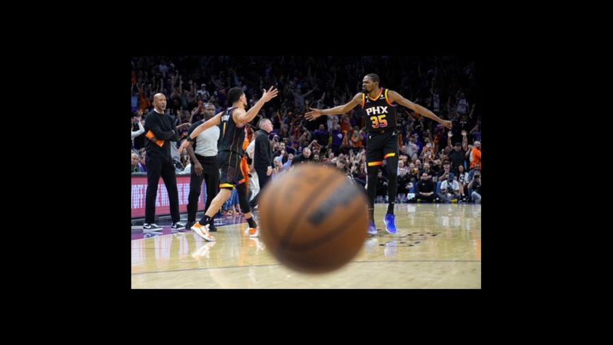 Booker asombra con 47 puntos; Suns se acercan a Nuggets