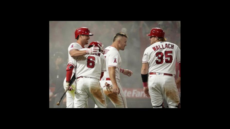 Angelinos remontan y superan a Vigilantes en 10 innings