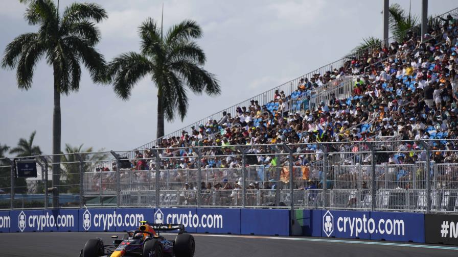 Checo Pérez logra la pole en Miami y amenaza el liderato de Verstappen