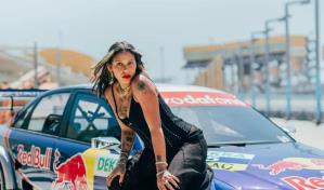 Tokischa participa en el torneo N16 Racing Celebrity E-Sports de la Red Bull