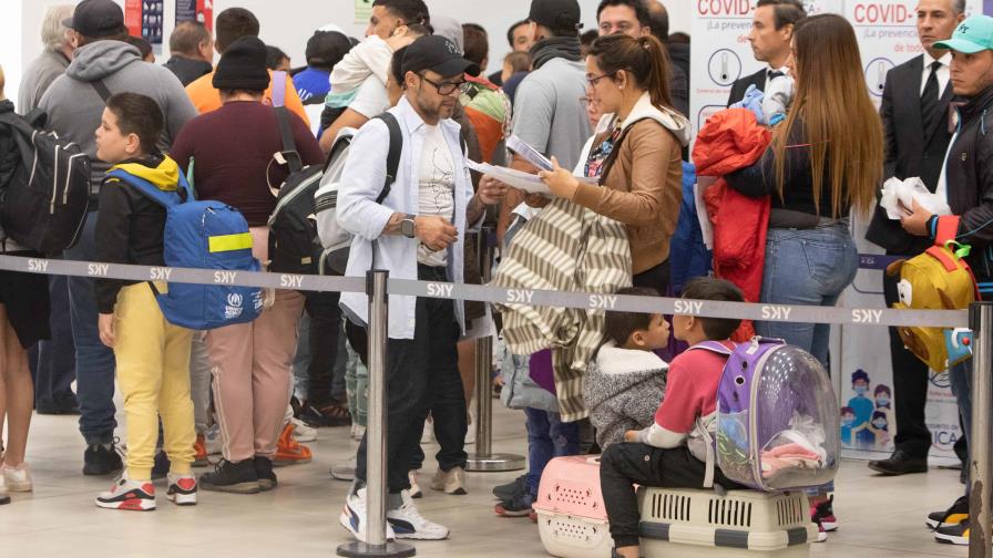 Vuelo venezolano repatria ciudadanos varados en frontera entre Chile y Perú