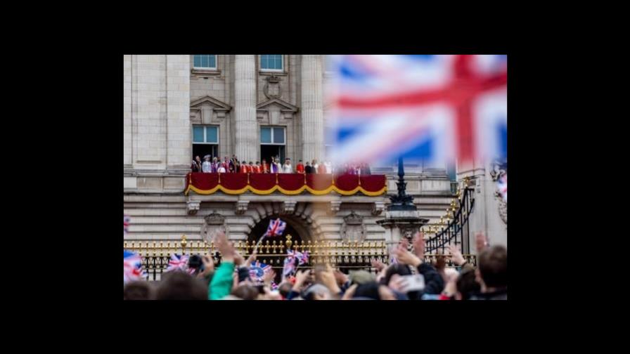 Los reyes Carlos III y Camila, conmovidos por las celebraciones en Reino Unido