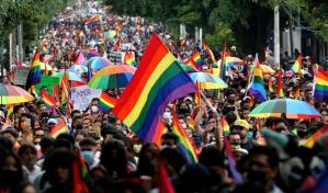 Florida borra los colores LGBTI de un cruce en honor a las víctimas de matanza en Orlando Florida borra los colores LGBTI de un cruce en honor a las víctimas de matanza en Orlando