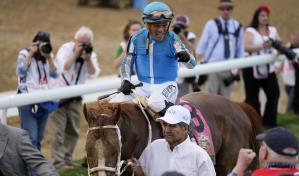 Mage gana Derby de Kentucky; muertes de caballos empañan día