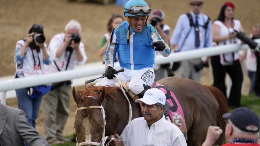 Mage gana Derby de Kentucky; muertes de caballos empañan día Mage gana Derby de Kentucky; muertes de caballos empañan día