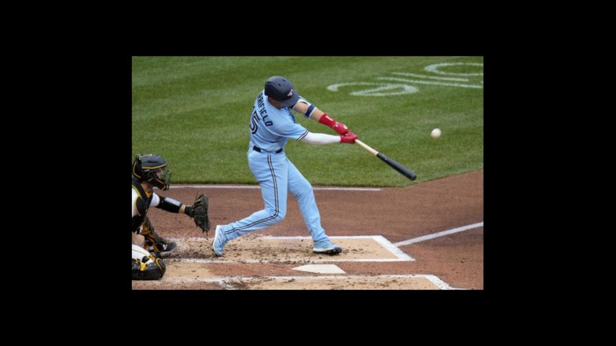 Merrifield impulsa cuatro carreras y Azulejos apalean a Piratas Merrifield impulsa cuatro carreras y Azulejos apalean a Piratas