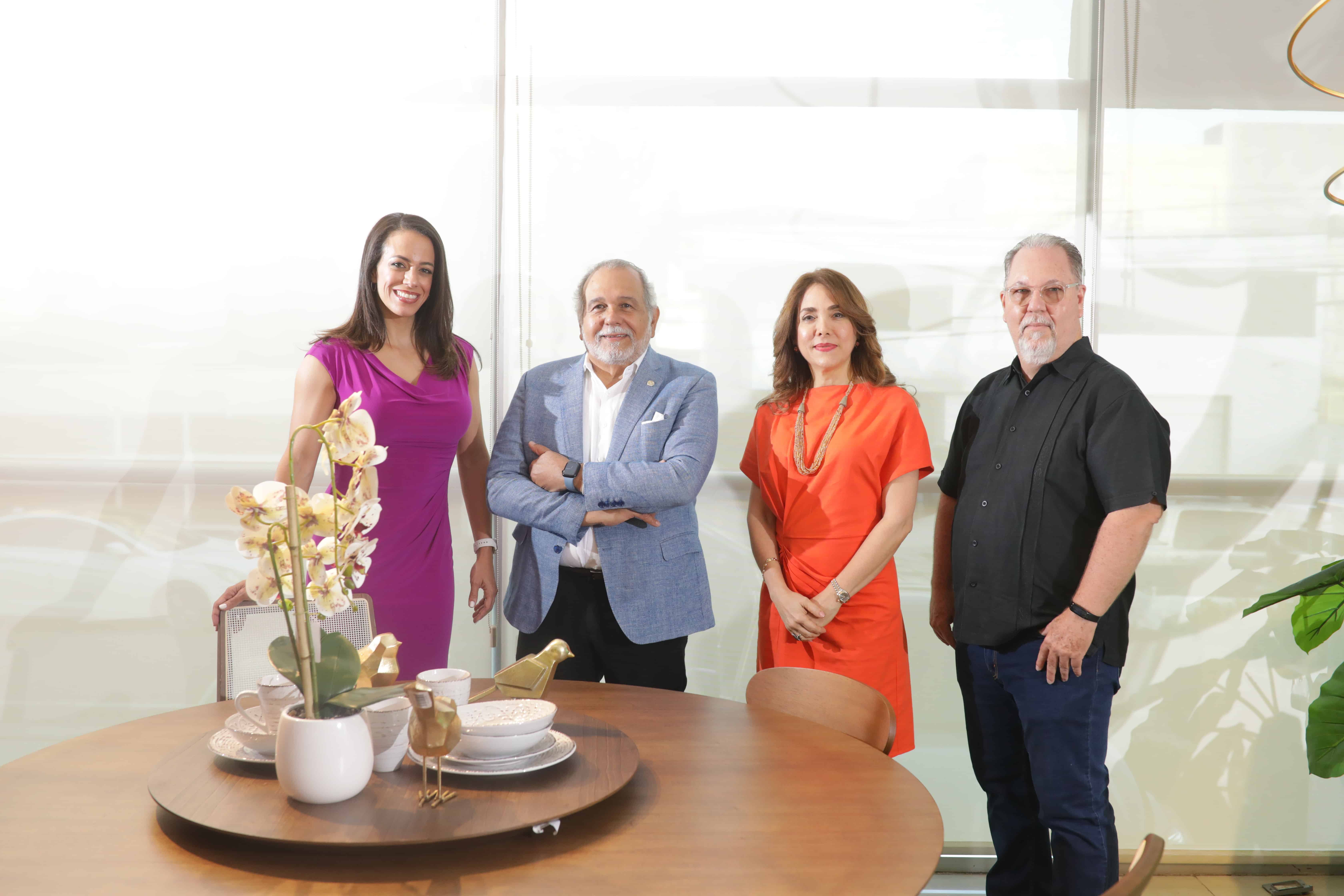 Arq. Angela Bernal, Arq. Omar Rancier, Sra. Mónica Arbaje y Arq. Elizardo Ruiz.