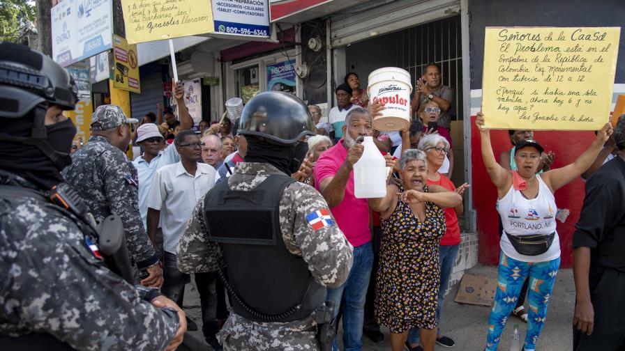 En Los Girasoles I protestan en demanda de agua