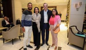 De Las Caobas a Londres: así es la historia de Alexandra Morel y Luis Martínez