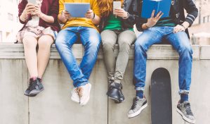 Piscólogos recomiendan instruir a los adolescentes sobre el uso seguro de redes sociales